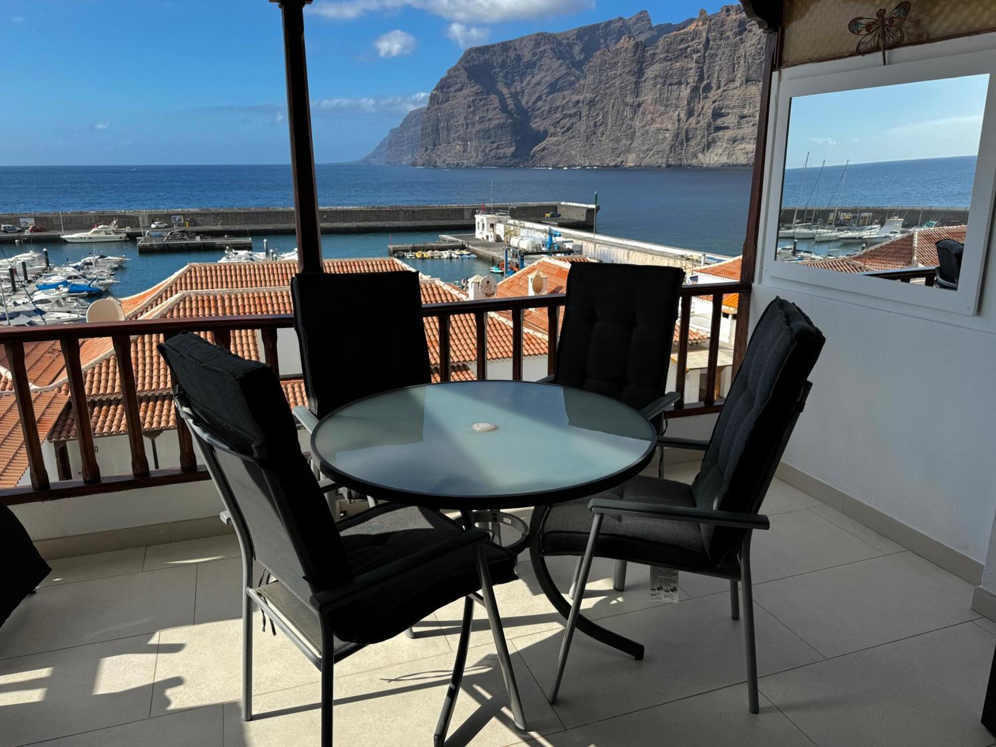 Апартаменты Capitain Jane's Beachside Haven